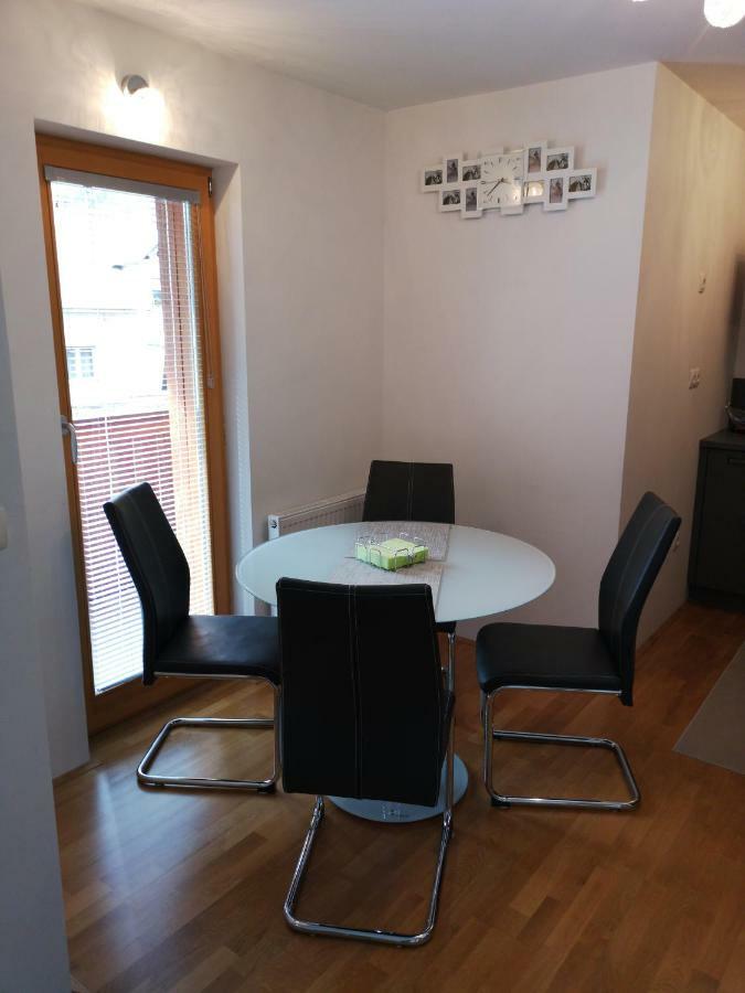 Apartma Lucijana Мойстрана Екстериор снимка